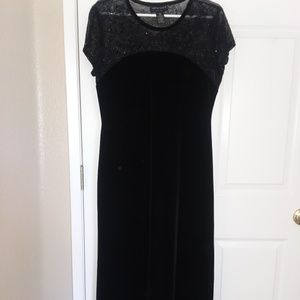 VELVET BLACK DRESS WITH DETAIL ON TOP